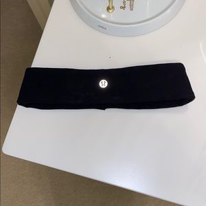 Lululemon black headband